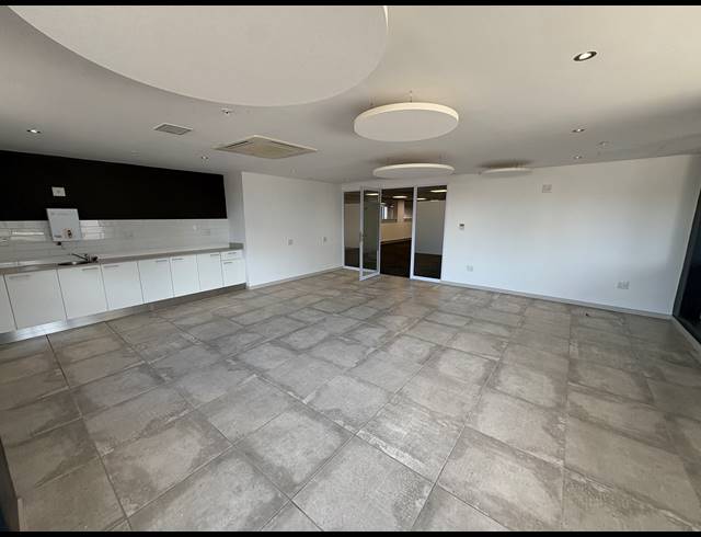 1,163M² OFFICE TO LET IN WOODSTOCK
